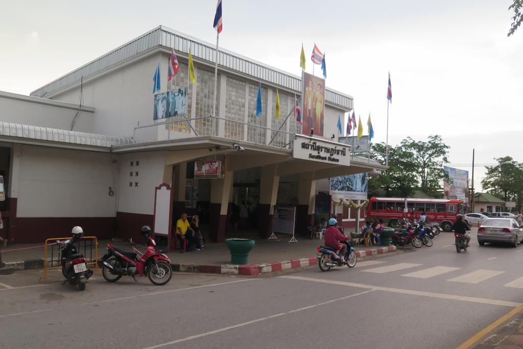 Hôtel Nadpob Mansion à Surat Thani Extérieur photo